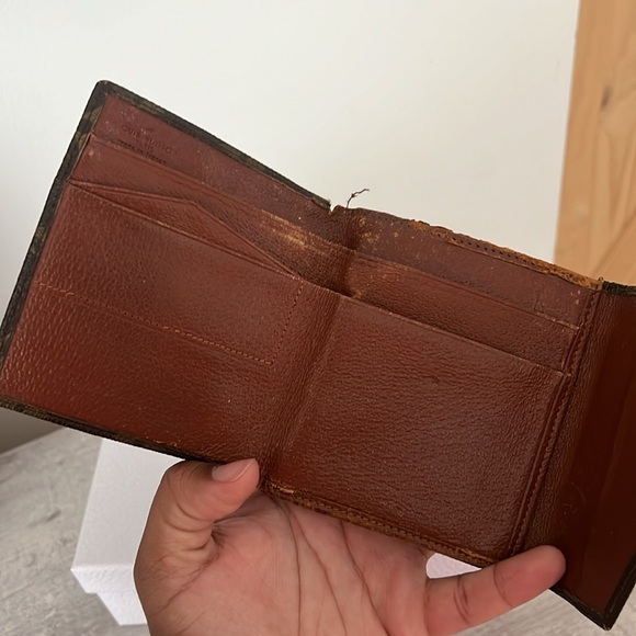 LV Wallets - Picture 8 of 14